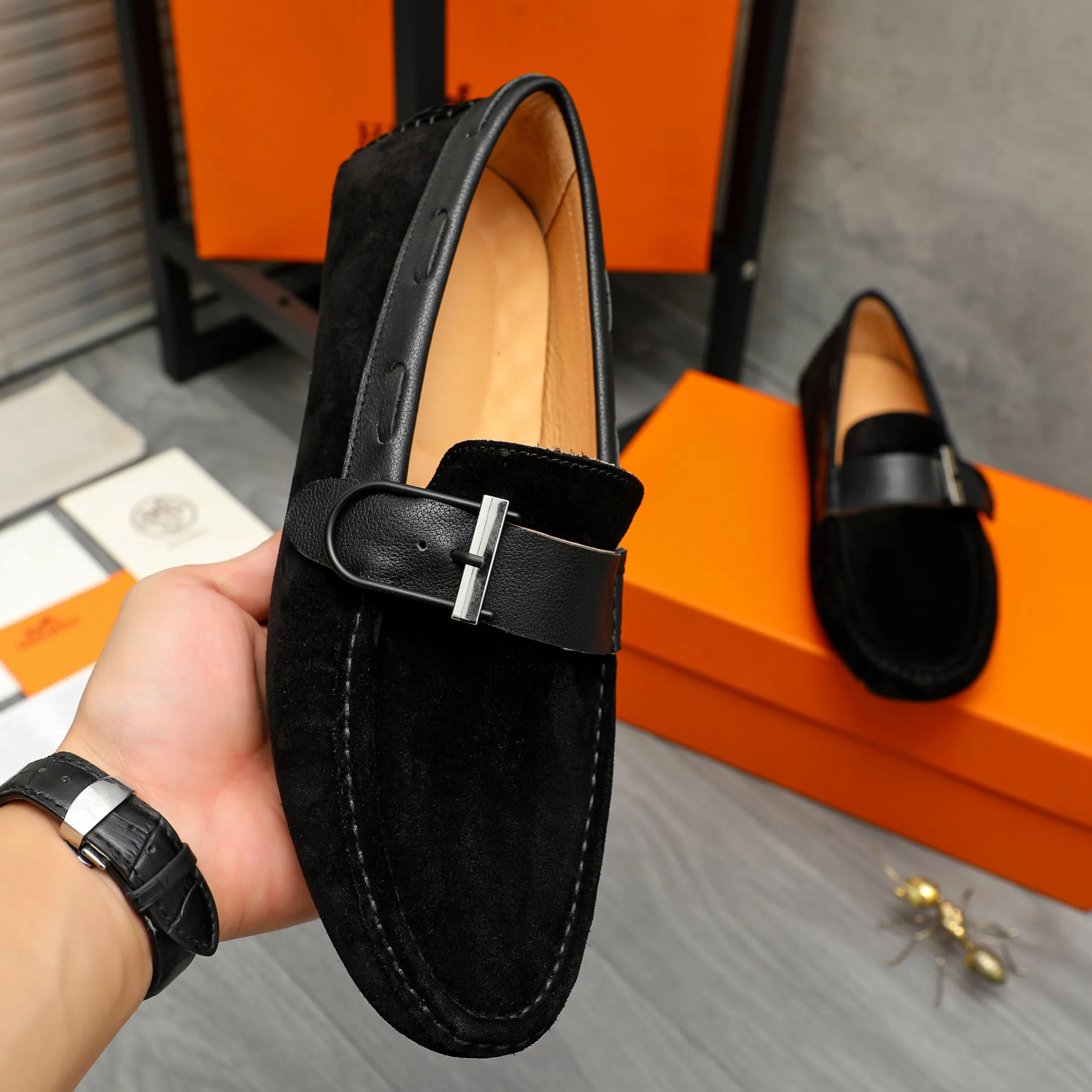 P380 Product trademark: HERMES "Hermes" casual slip-on men's shoes Regular size: 38-44 Product material: Selected frosted cowhide upper, pigskin lining, rubber outsole